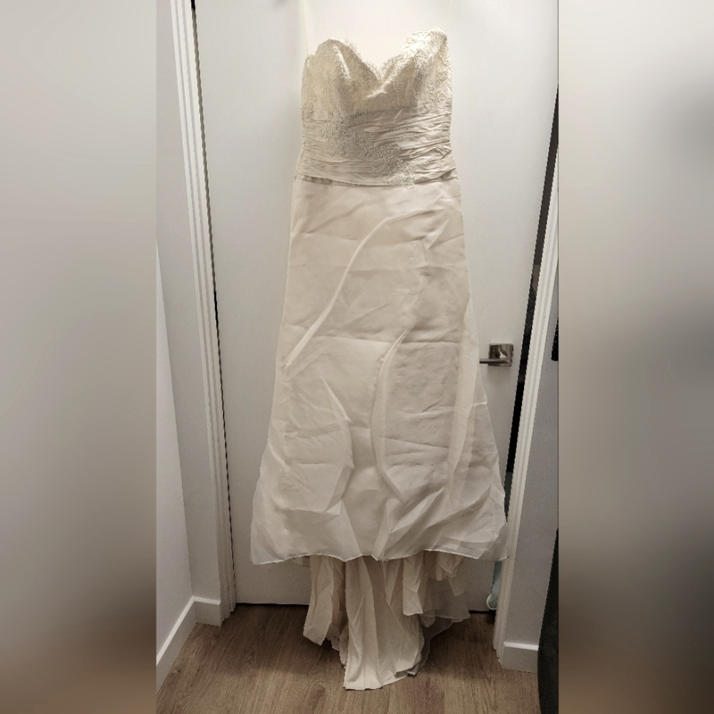 Paloma Blanca Wedding Dress